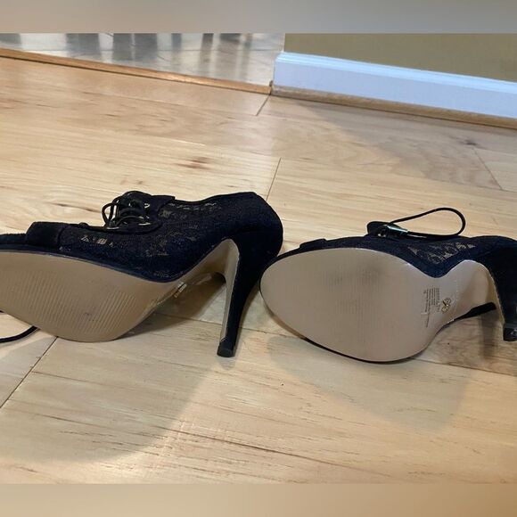 Victoria’s Secret Lace up black Ankle booties. Excellent condition. Size 7 - Picture 5 of 12